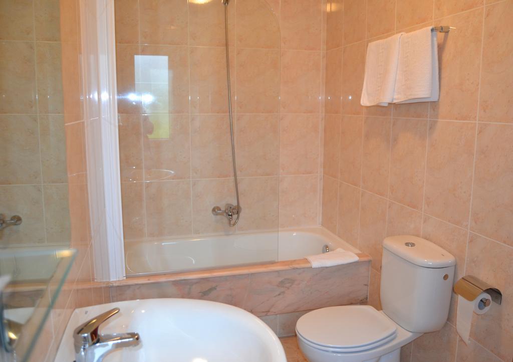 Hostal Pereirina Cee Buitenkant foto